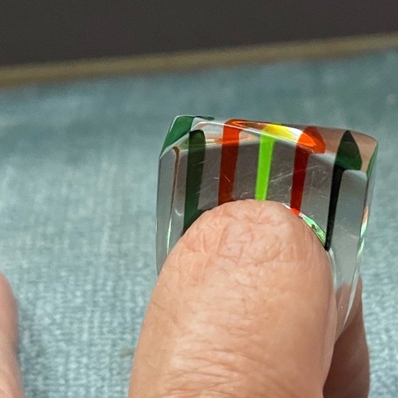 RARE Vintage 1970’s Earth Rainbow Lucite Ring - Picture 6 of 7